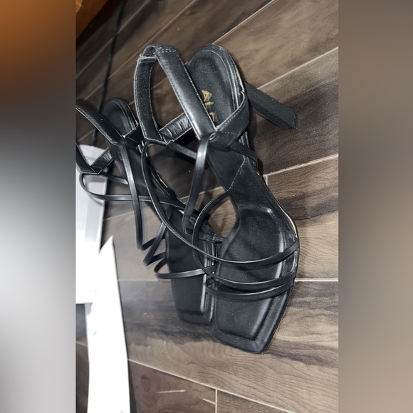 Brand new Aldo heels . - Picture 2 of 4